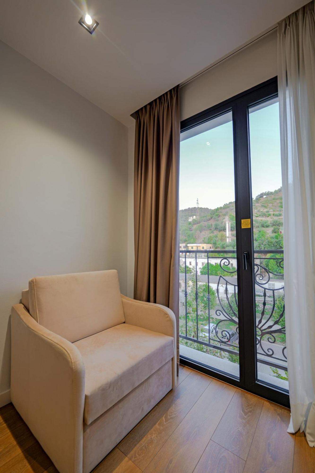 Hotel Central Vlore Exterior photo