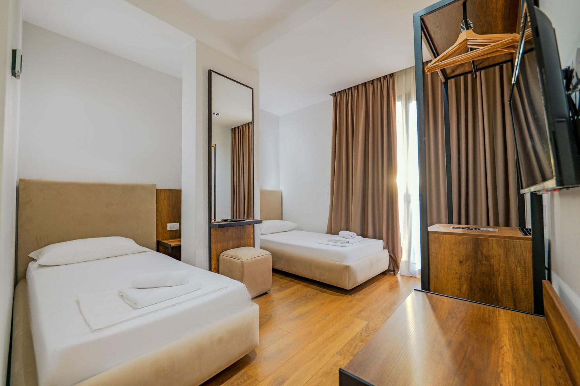 Hotel Central Vlore Exterior photo