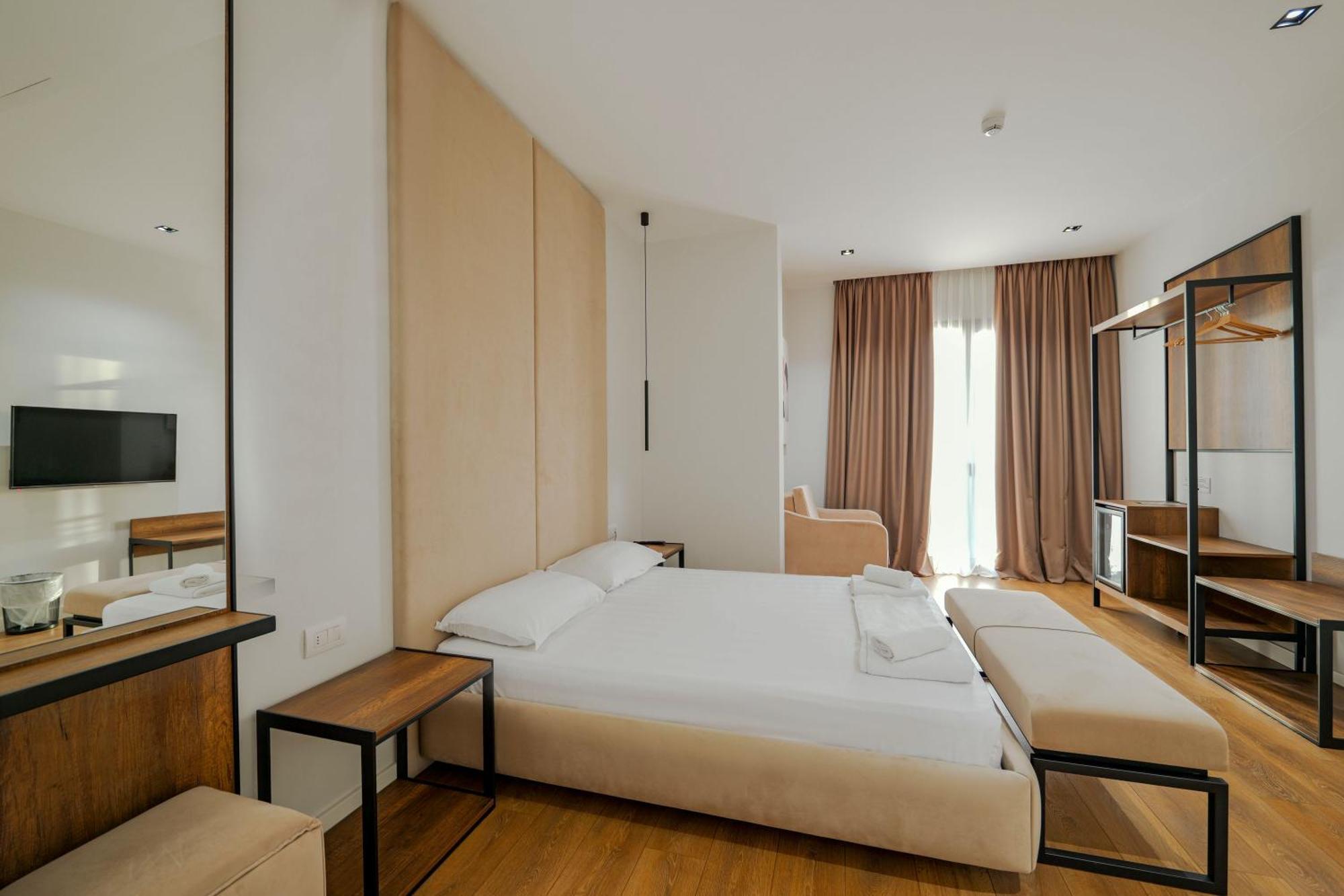 Hotel Central Vlore Exterior photo
