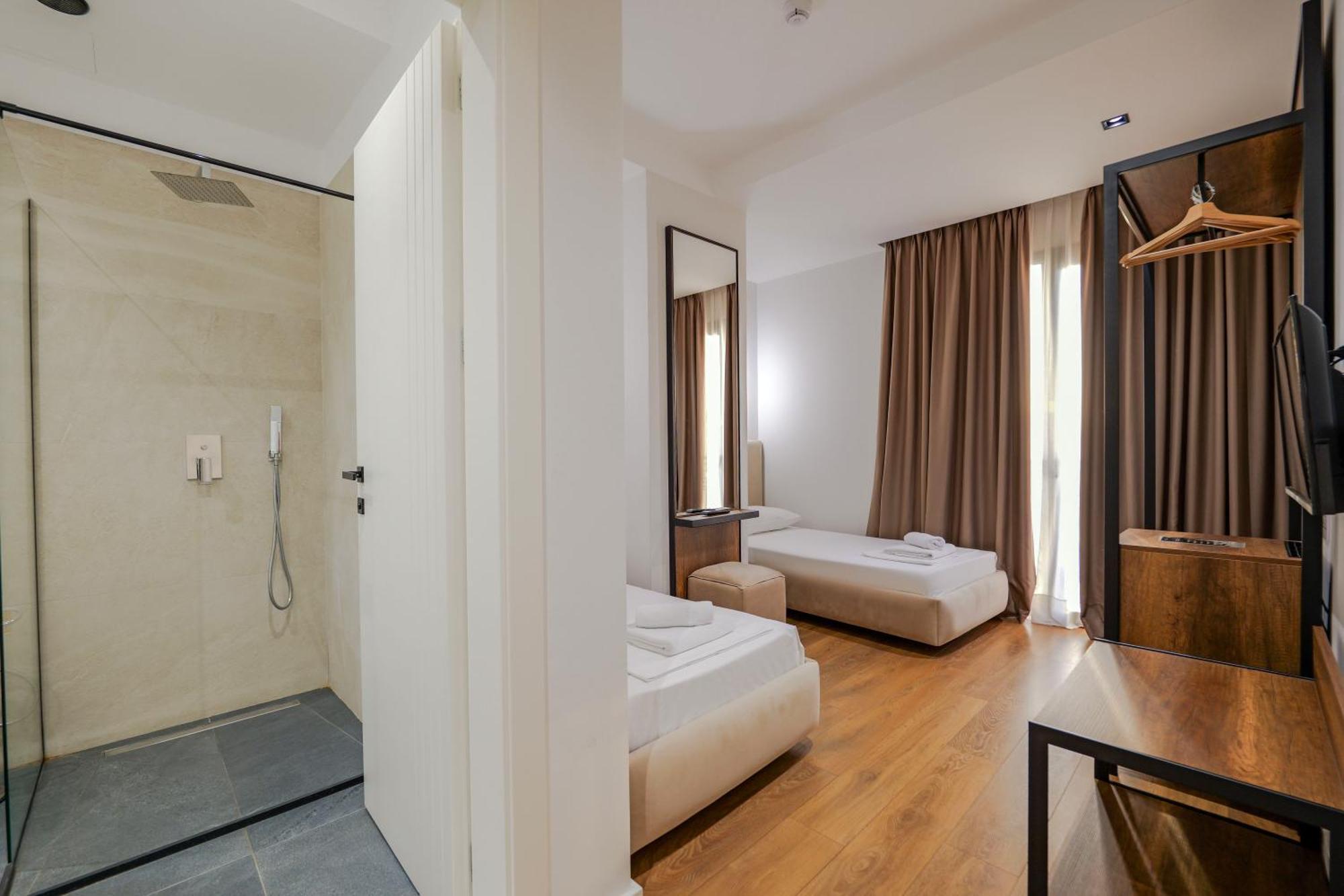 Hotel Central Vlore Exterior photo