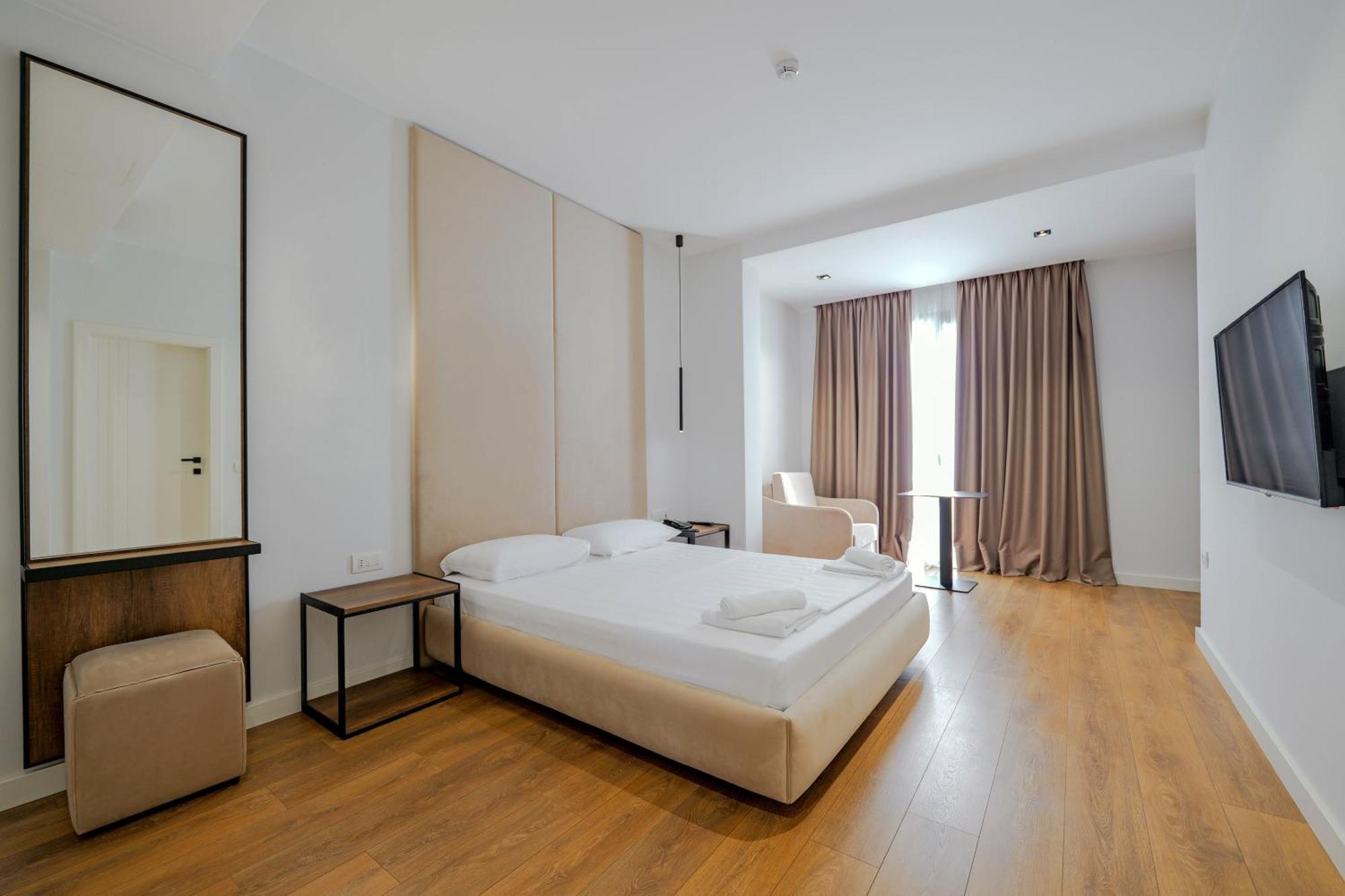Hotel Central Vlore Exterior photo