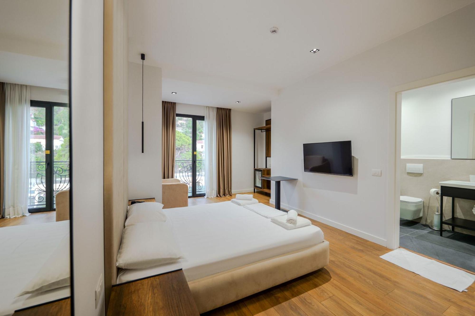 Hotel Central Vlore Exterior photo