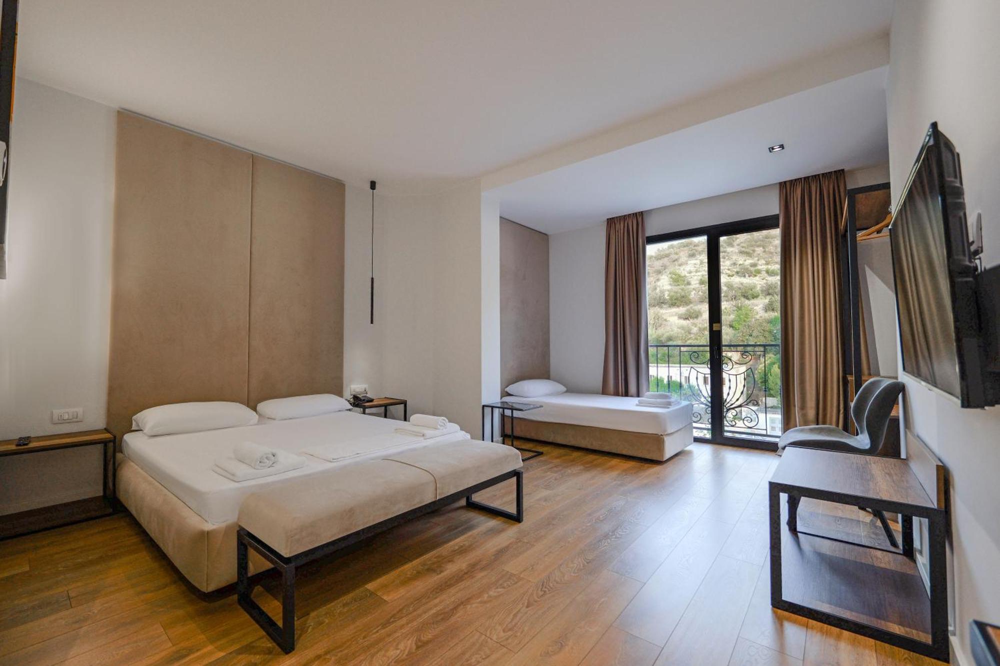 Hotel Central Vlore Exterior photo