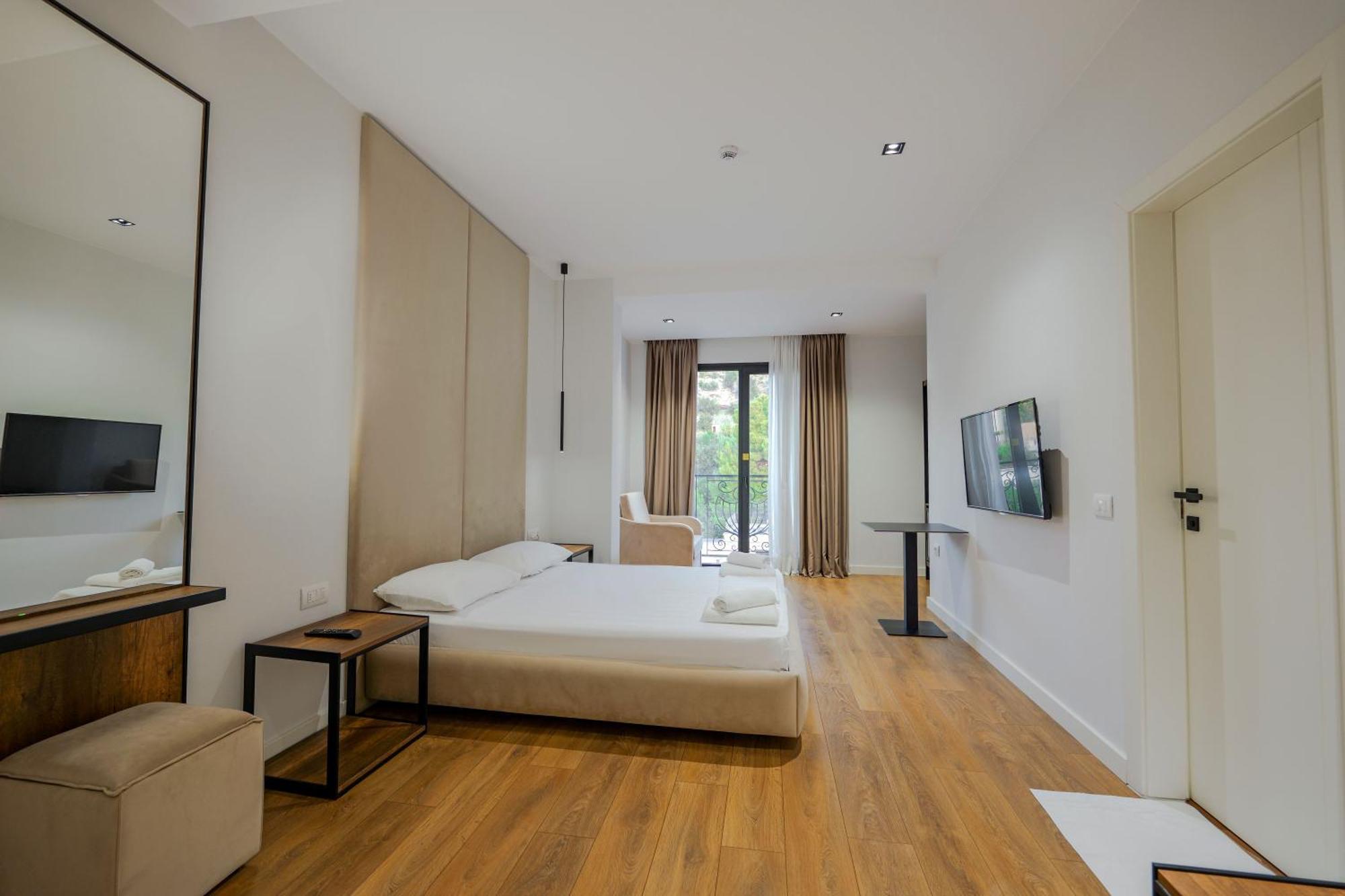Hotel Central Vlore Exterior photo